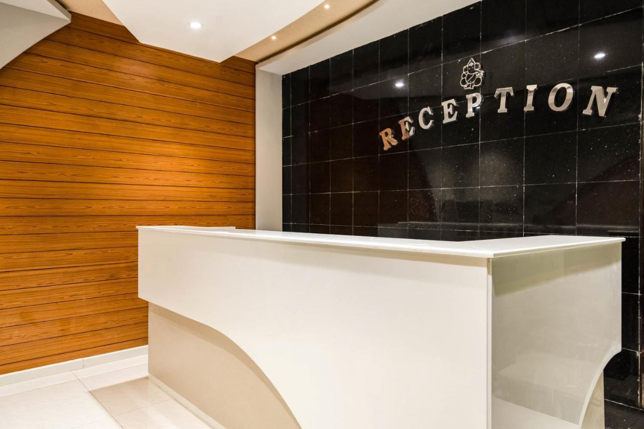 Super Oyo G P Residency Hotel Kakinada Bagian luar foto