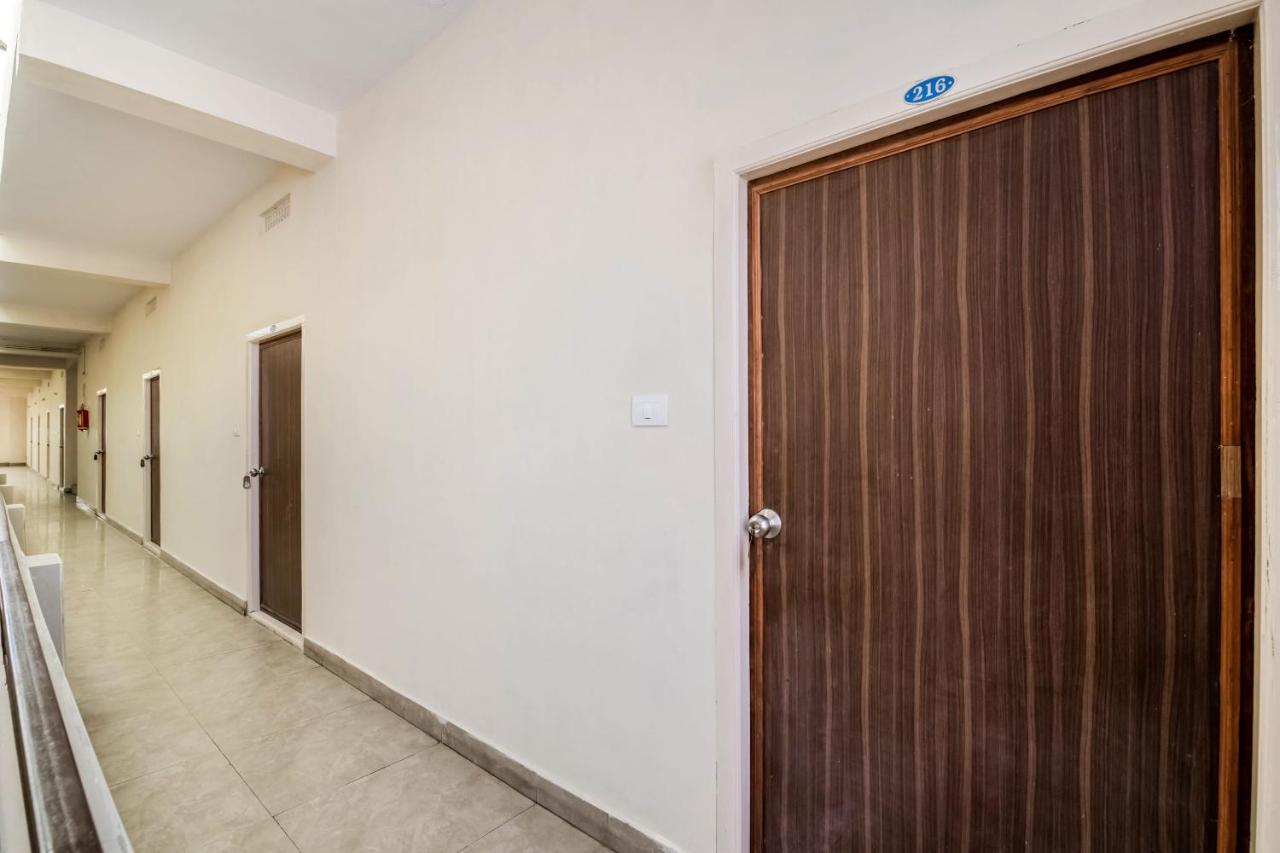 Super Oyo G P Residency Hotel Kakinada Bagian luar foto