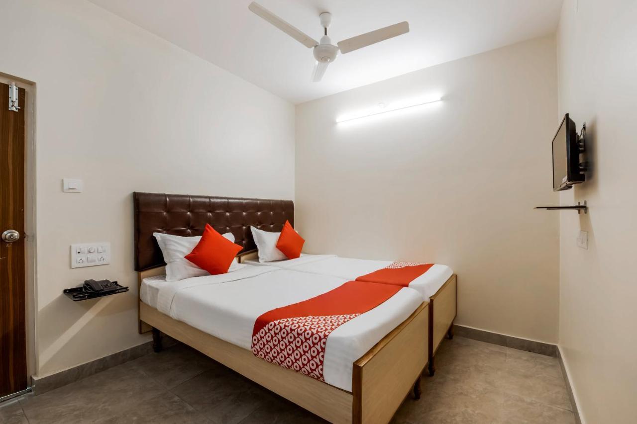 Super Oyo G P Residency Hotel Kakinada Bagian luar foto