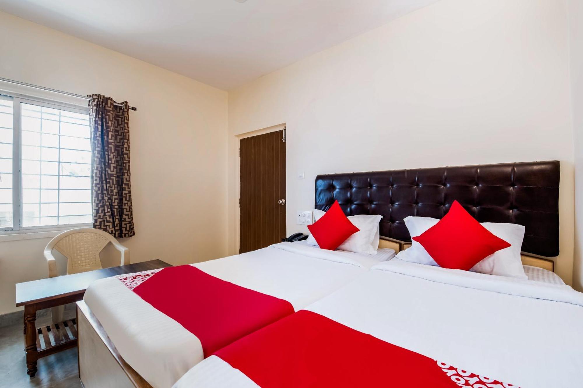 Super Oyo G P Residency Hotel Kakinada Bagian luar foto