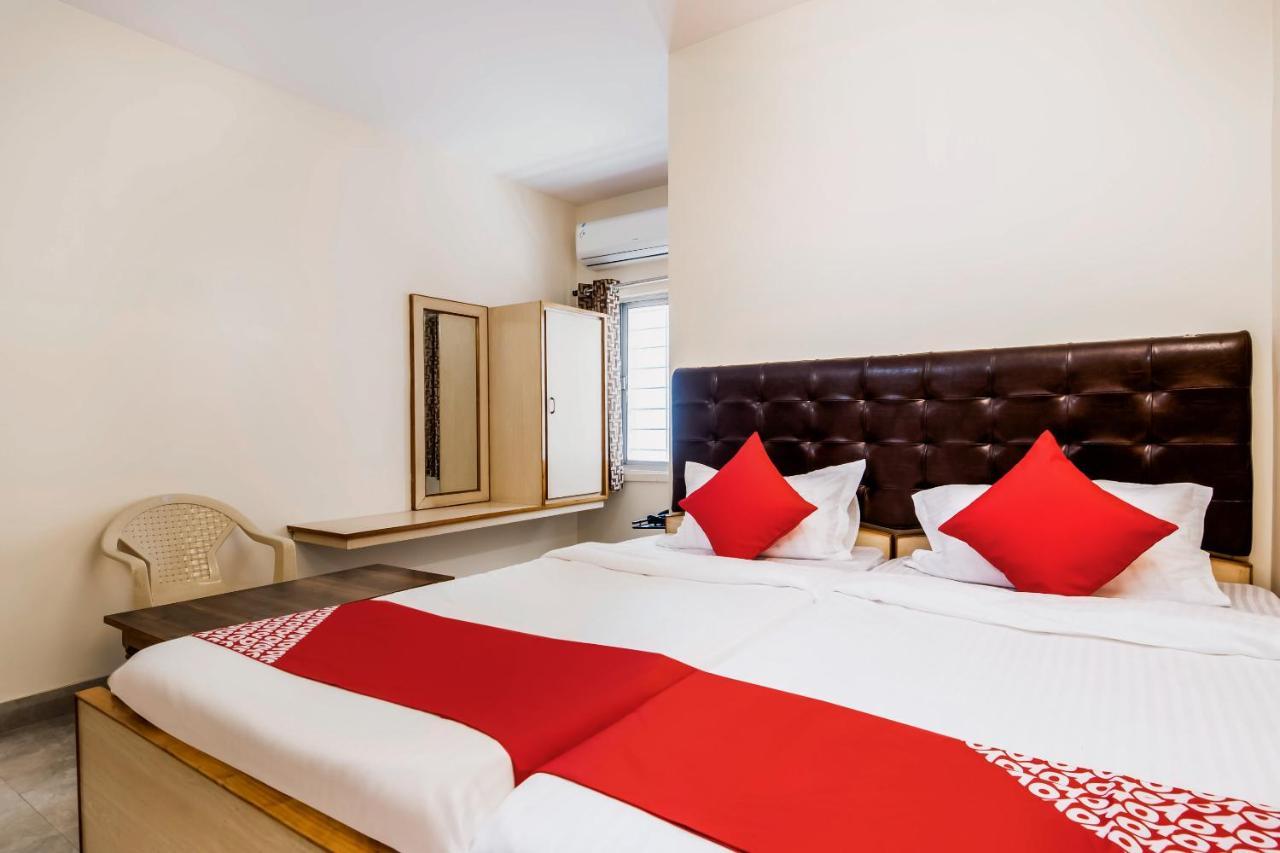 Super Oyo G P Residency Hotel Kakinada Bagian luar foto