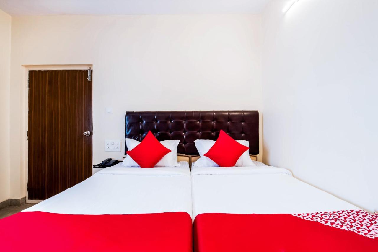 Super Oyo G P Residency Hotel Kakinada Bagian luar foto