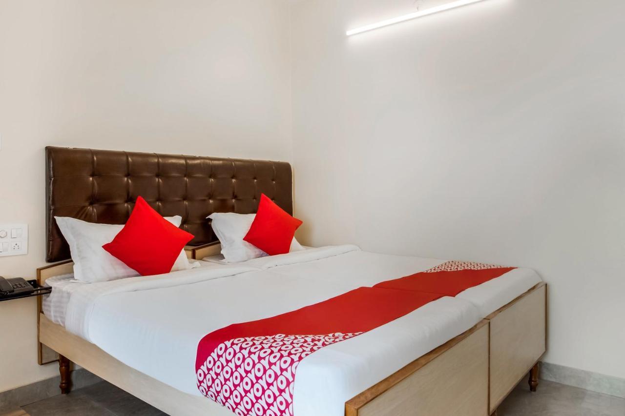 Super Oyo G P Residency Hotel Kakinada Bagian luar foto