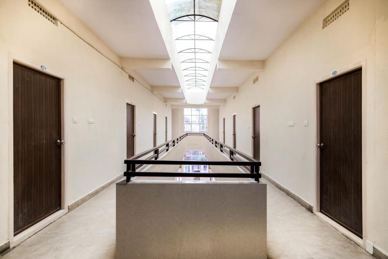 Super Oyo G P Residency Hotel Kakinada Bagian luar foto