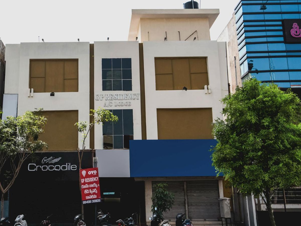 Super Oyo G P Residency Hotel Kakinada Bagian luar foto