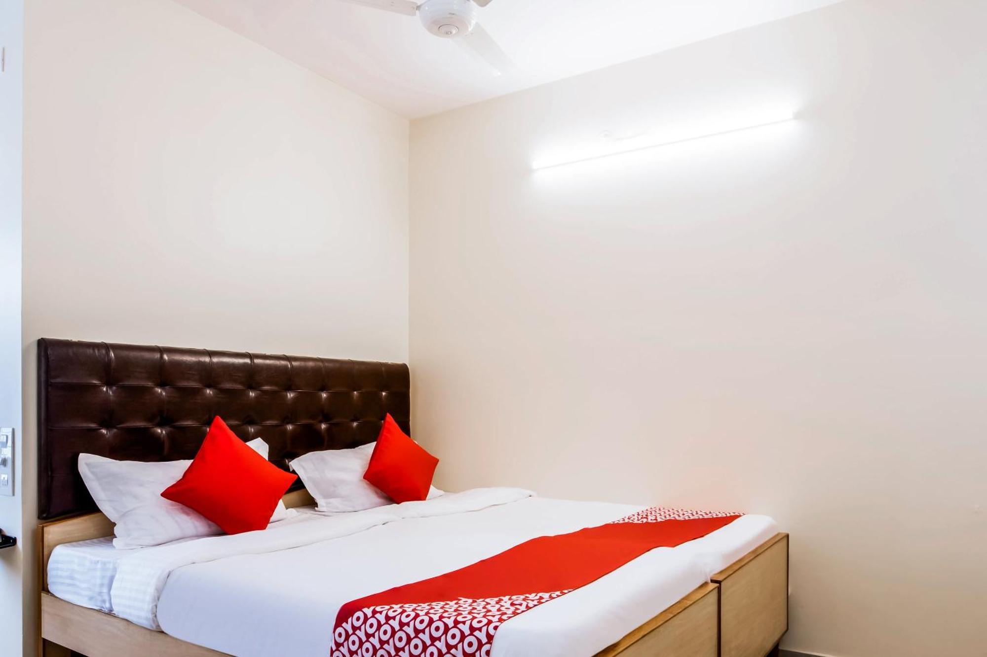 Super Oyo G P Residency Hotel Kakinada Bagian luar foto